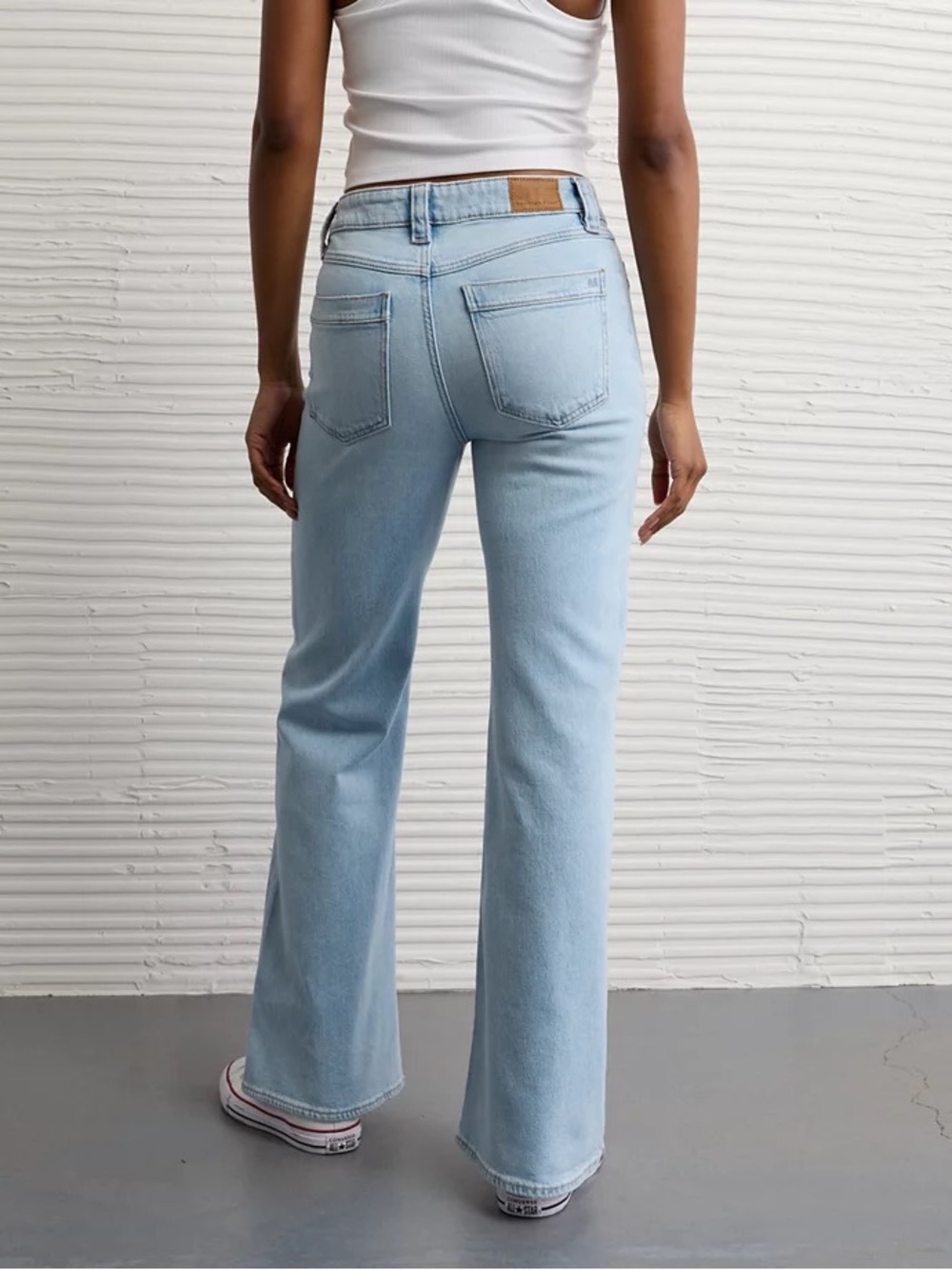 American Eagle Light Wash High-Rise Flare Women’s Jeans No. 5716 - Picture 2 of 5